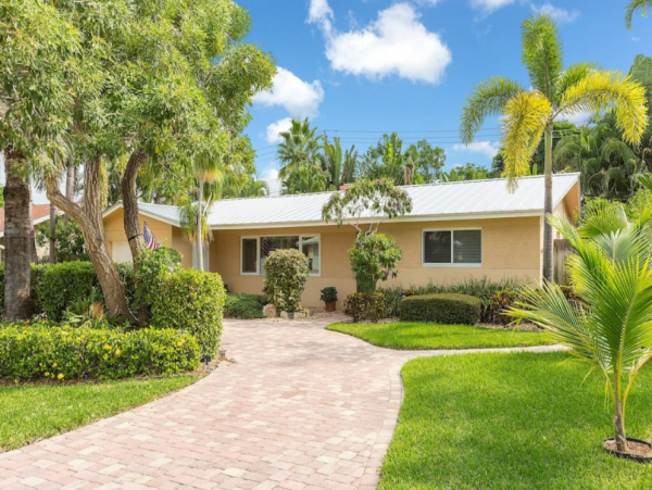 Lovely 2 Bedroom Home with Private Pool in Boca Raton