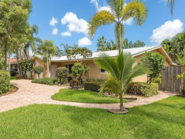 Lovely 2 Bedroom Home with Private Pool in Boca Raton