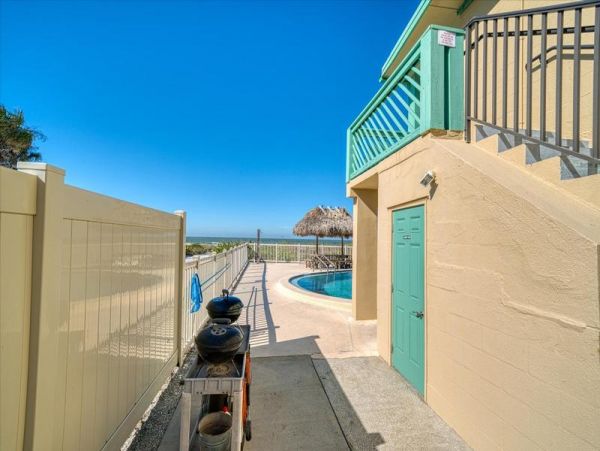 Beach Front Indian Shores Vacation Condo One Bedroom