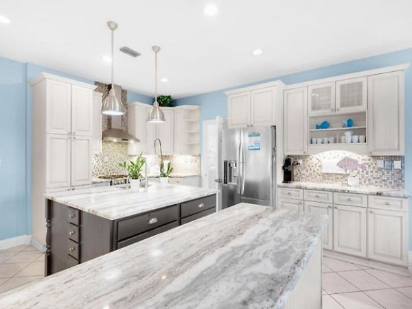 Destin Vacation Home Five Bedroom Walk to Beach
