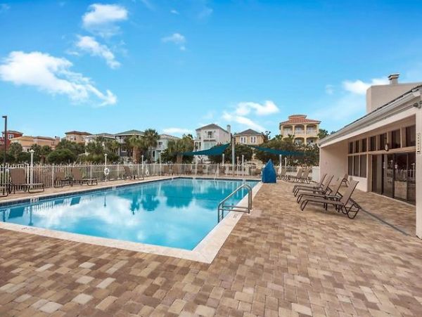 Destin Vacation Home Five Bedroom Walk to Beach