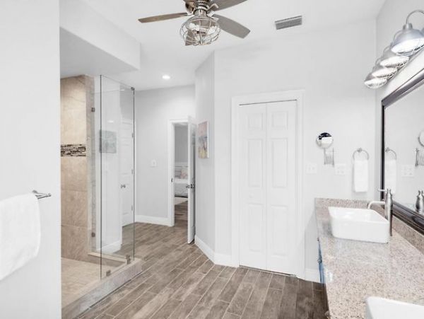 Destin Vacation Home Five Bedroom Walk to Beach