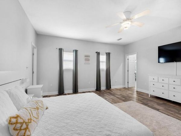 Destin Vacation Home Five Bedroom Walk to Beach