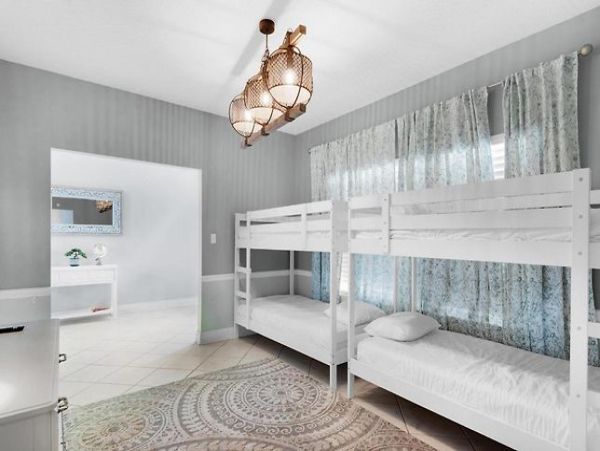 Destin Vacation Home Five Bedroom Walk to Beach
