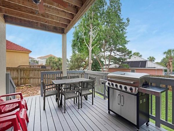 Destin Vacation Home Five Bedroom Walk to Beach