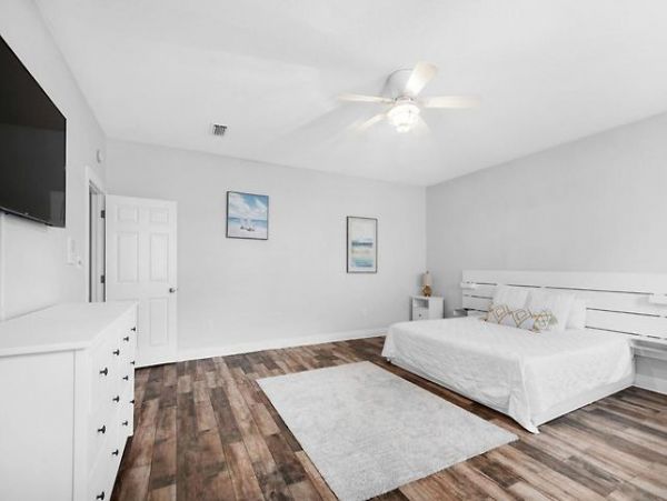 Destin Vacation Home Five Bedroom Walk to Beach