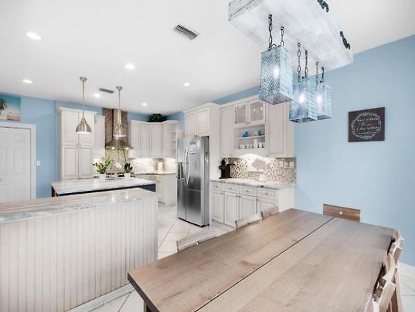 Destin Vacation Home Five Bedroom Walk to Beach