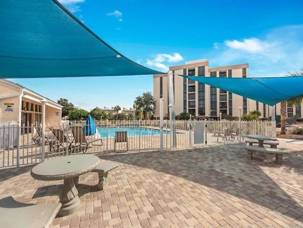 Destin Vacation Home Five Bedroom Walk to Beach