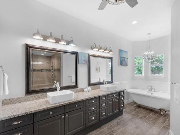 Destin Vacation Home Five Bedroom Walk to Beach