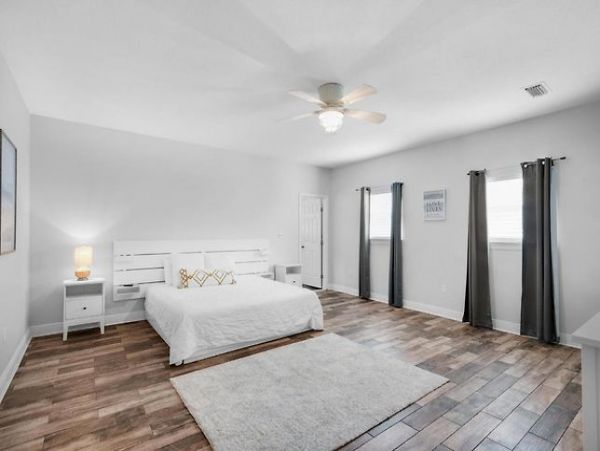 Destin Vacation Home Five Bedroom Walk to Beach