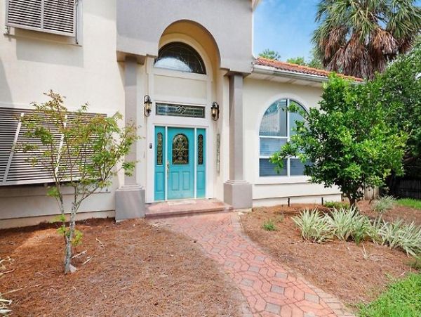 Destin Vacation Home Five Bedroom Walk to Beach