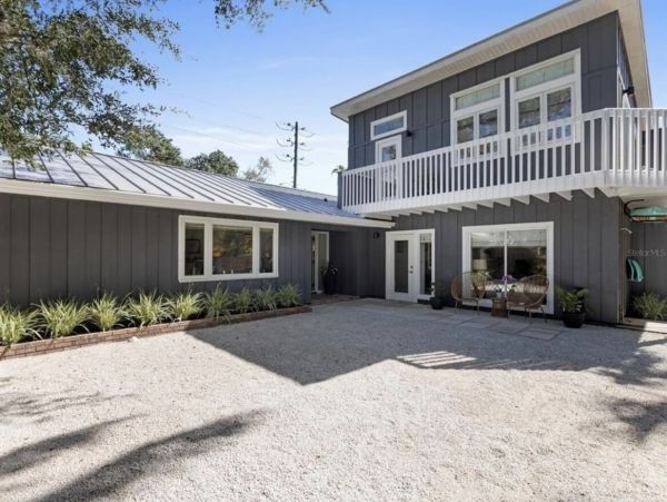 Deluxe Three Bedroom Vacation Home in Siesta Key
