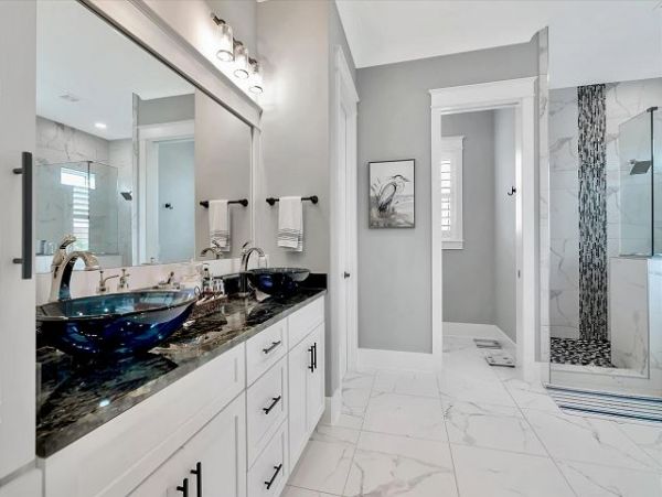 Six bedroom Navarre Home