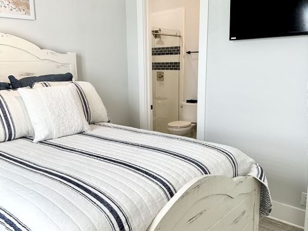 Six bedroom Navarre Home