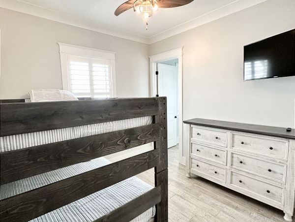 Six bedroom Navarre Home