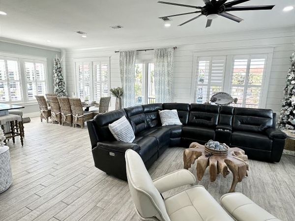 Six bedroom Navarre Home