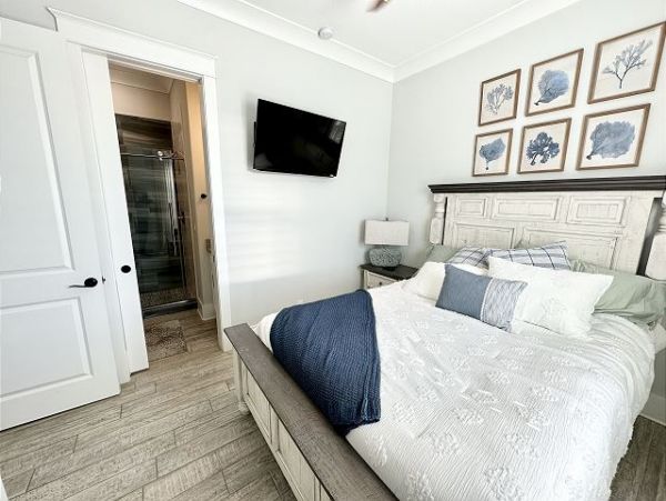 Six bedroom Navarre Home