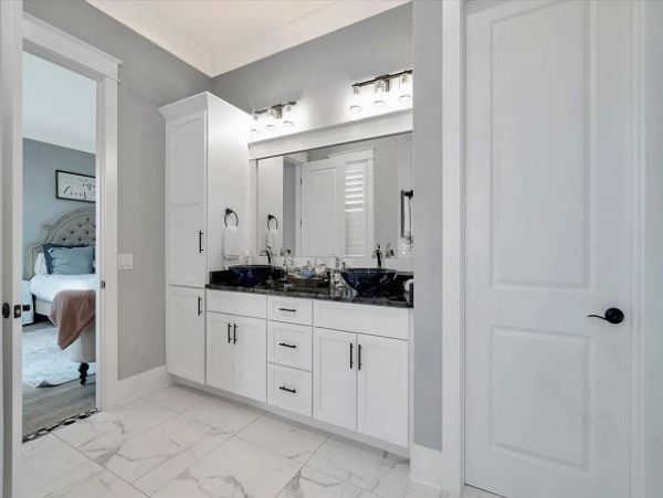 Six bedroom Navarre Home
