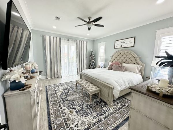 Six bedroom Navarre Home