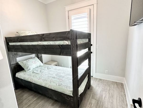 Six bedroom Navarre Home