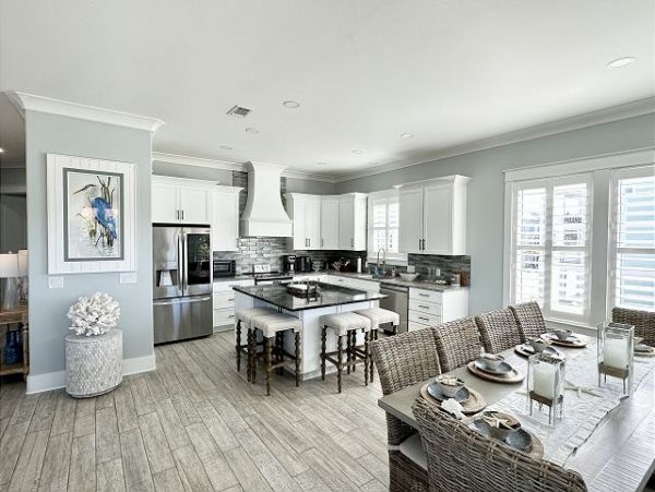 Six bedroom Navarre Home