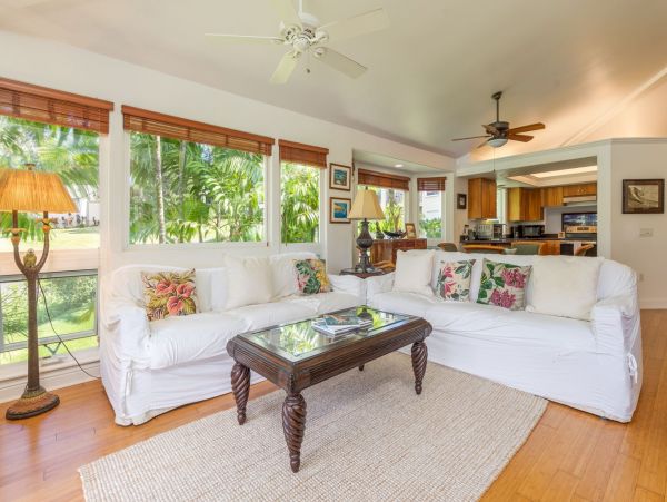Gorgeous 3 Bedroom Vacation Villa in Princeville with Views