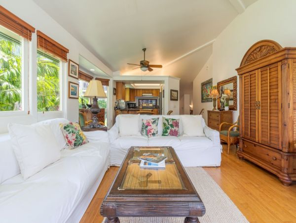 Gorgeous 3 Bedroom Vacation Villa in Princeville with Views