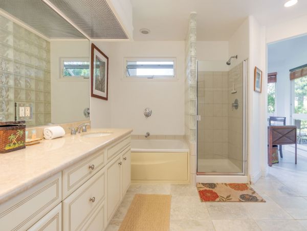 Gorgeous 3 Bedroom Vacation Villa in Princeville with Views