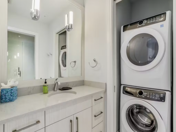 Lovely Condo Just 2 Blocks from 5th Avenue
