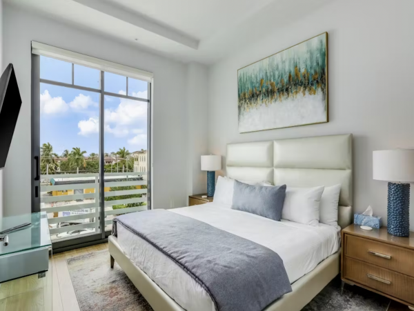 Lovely Condo Just 2 Blocks from 5th Avenue