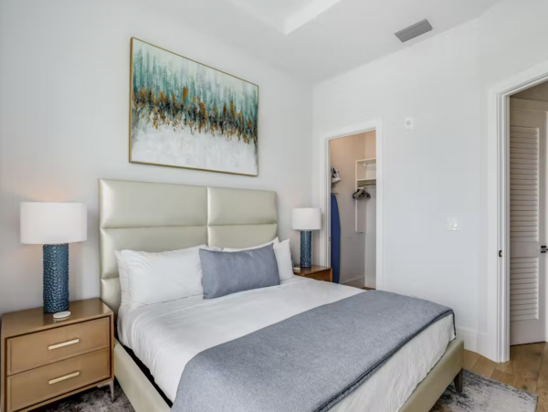 Lovely Condo Just 2 Blocks from 5th Avenue