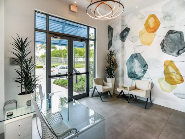 Lovely Condo Just 2 Blocks from 5th Avenue