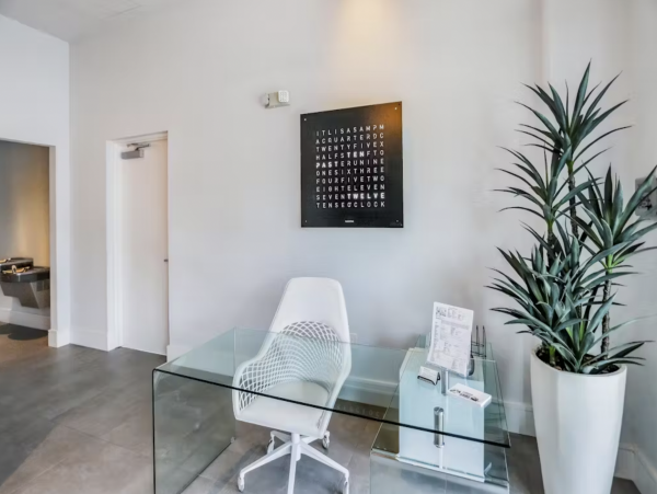 Lovely Condo Just 2 Blocks from 5th Avenue