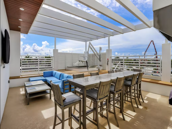 Lovely Condo Just 2 Blocks from 5th Avenue