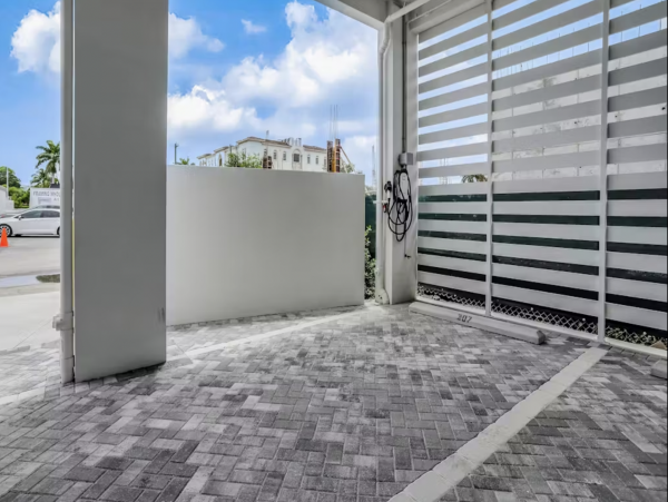 Lovely Condo Just 2 Blocks from 5th Avenue