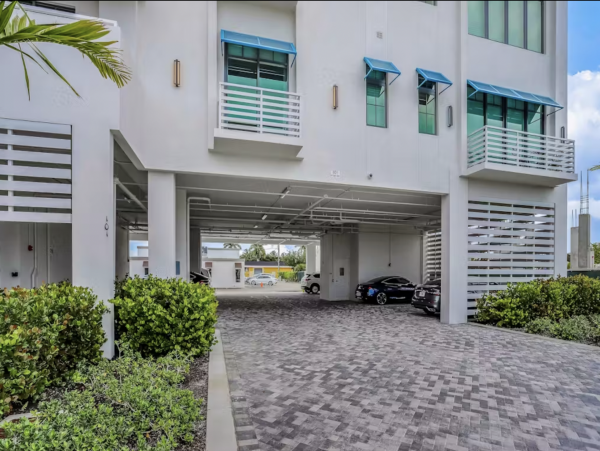 Lovely Condo Just 2 Blocks from 5th Avenue