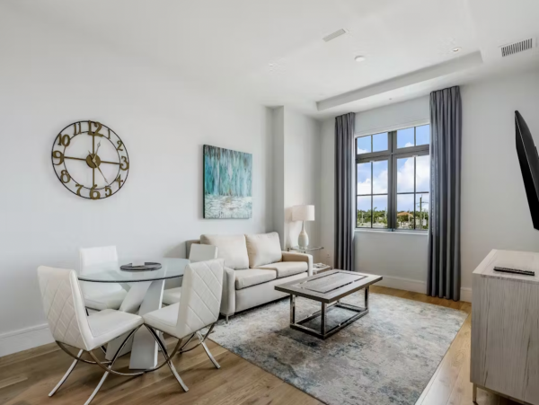 Lovely Condo Just 2 Blocks from 5th Avenue