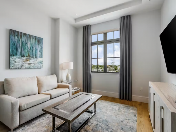 Lovely Condo Just 2 Blocks from 5th Avenue