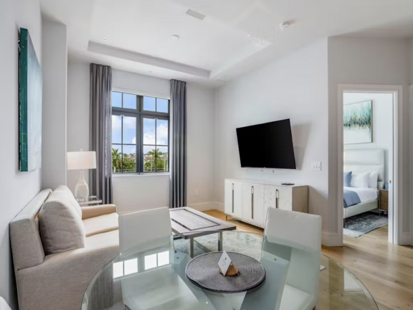 Lovely Condo Just 2 Blocks from 5th Avenue
