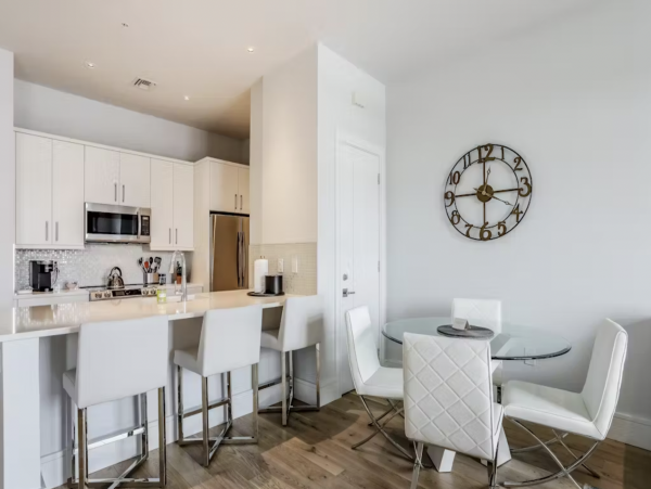 Lovely Condo Just 2 Blocks from 5th Avenue