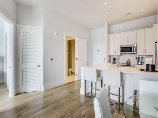 Lovely Condo Just 2 Blocks from 5th Avenue