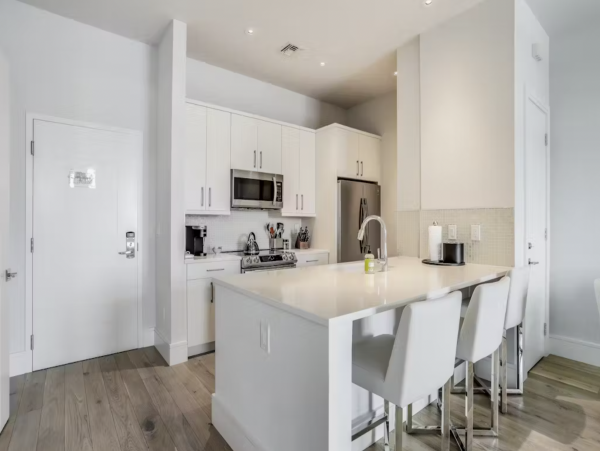 Lovely Condo Just 2 Blocks from 5th Avenue