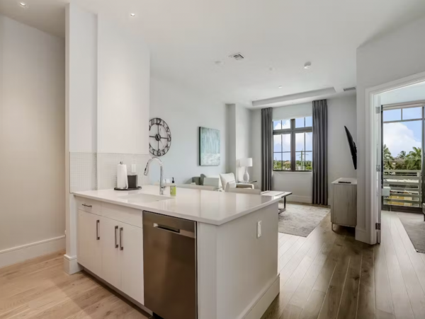 Lovely Condo Just 2 Blocks from 5th Avenue