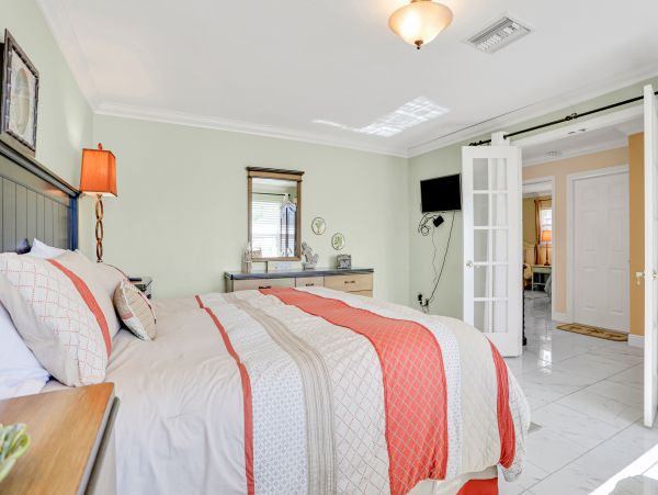 Lovely 3 Bedroom Vacation Rental in Naples