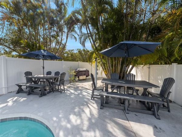 3 Bedroom Vacation Rental in Holmes Beach Close to Beach