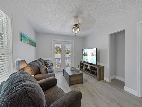 3 Bedroom Vacation Rental in Holmes Beach Close to Beach