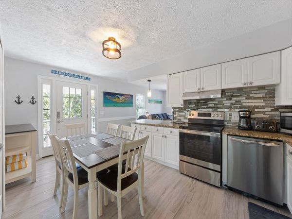 3 Bedroom Vacation Rental in Holmes Beach Close to Beach