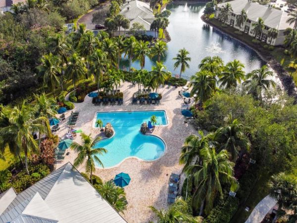 Naples Florida Vacation Rental Golf Course Condo with Pool & Tennis
