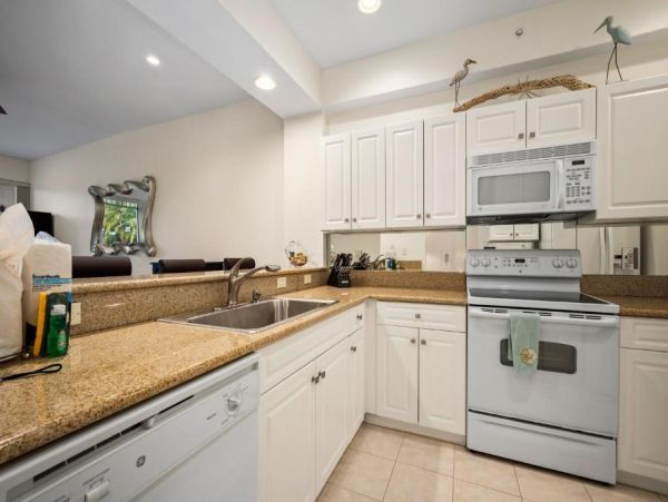 Naples Florida Vacation Rental Golf Course Condo with Pool & Tennis