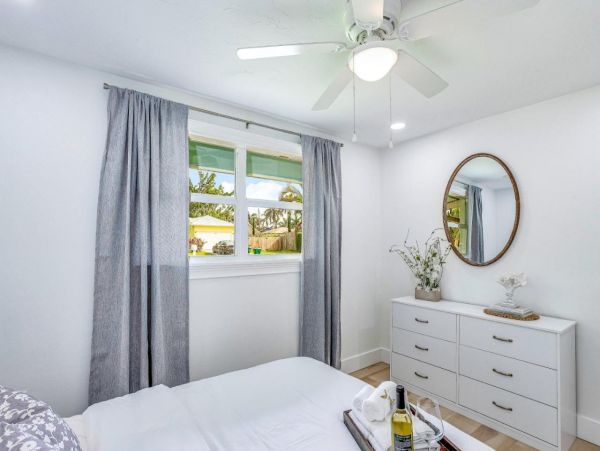 Charming Vacation 2 Bedroom Rental in Naples
